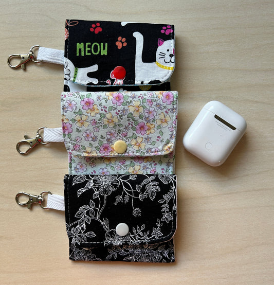 Go-To Large Airpod Snap Pouch