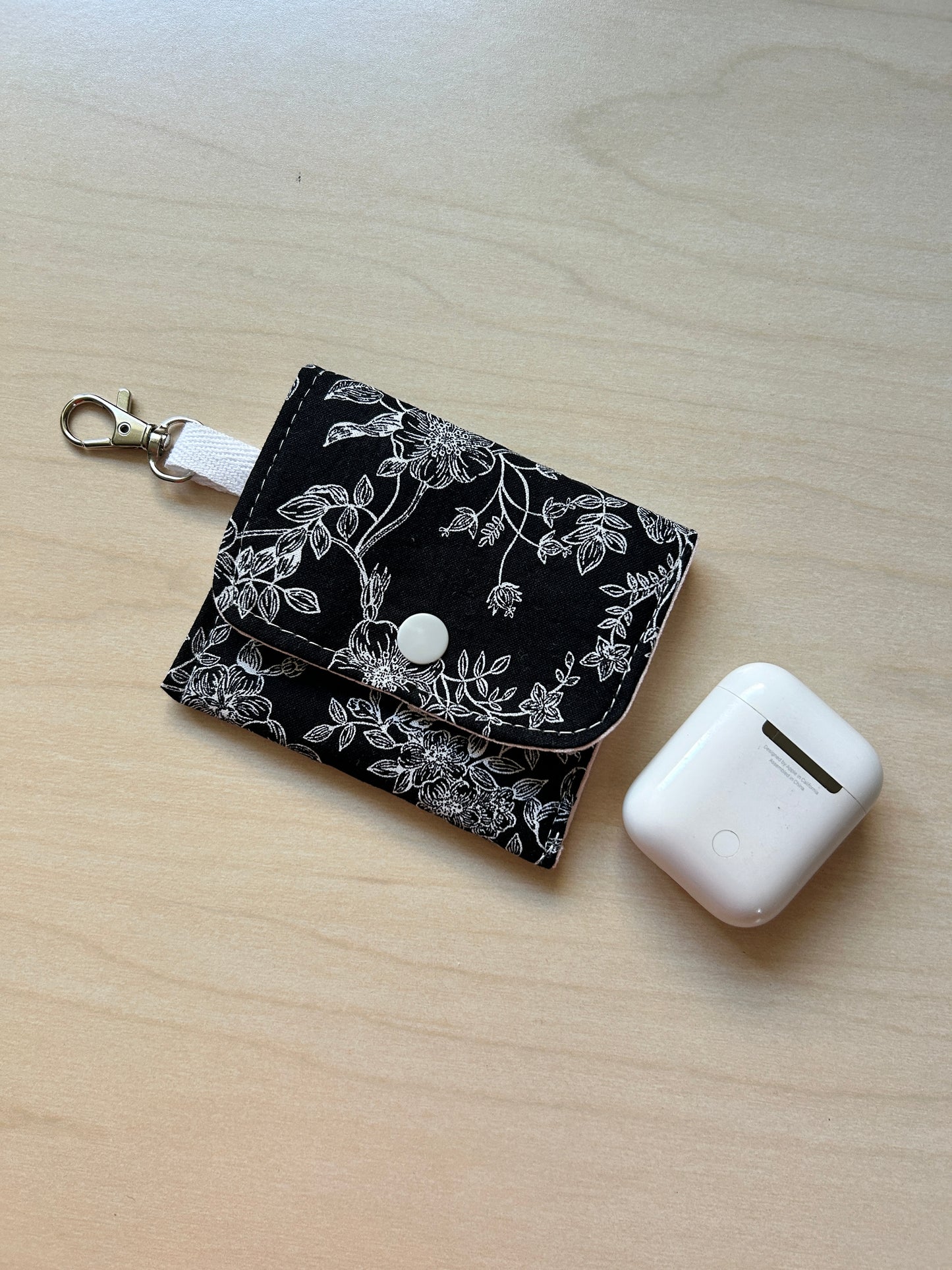 Go-To Large Airpod Snap Pouch