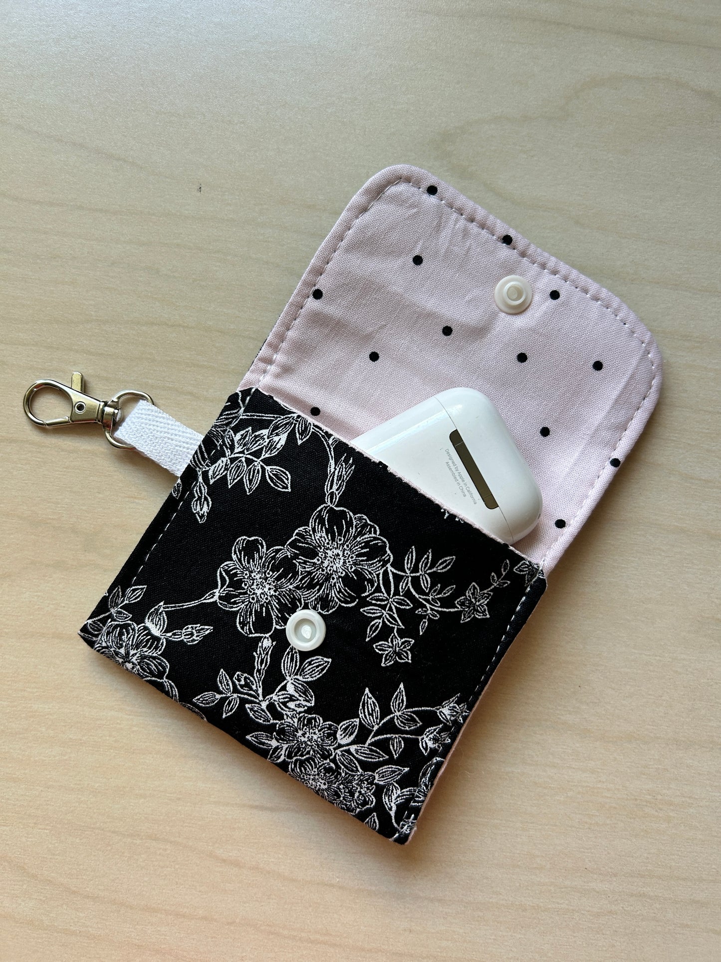 Go-To Large Airpod Snap Pouch