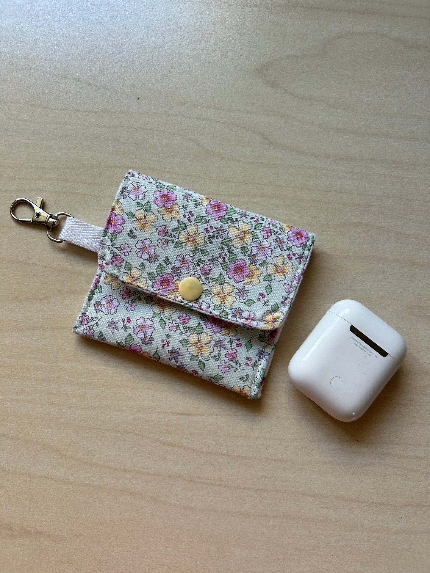 Go-To Large Airpod Snap Pouch